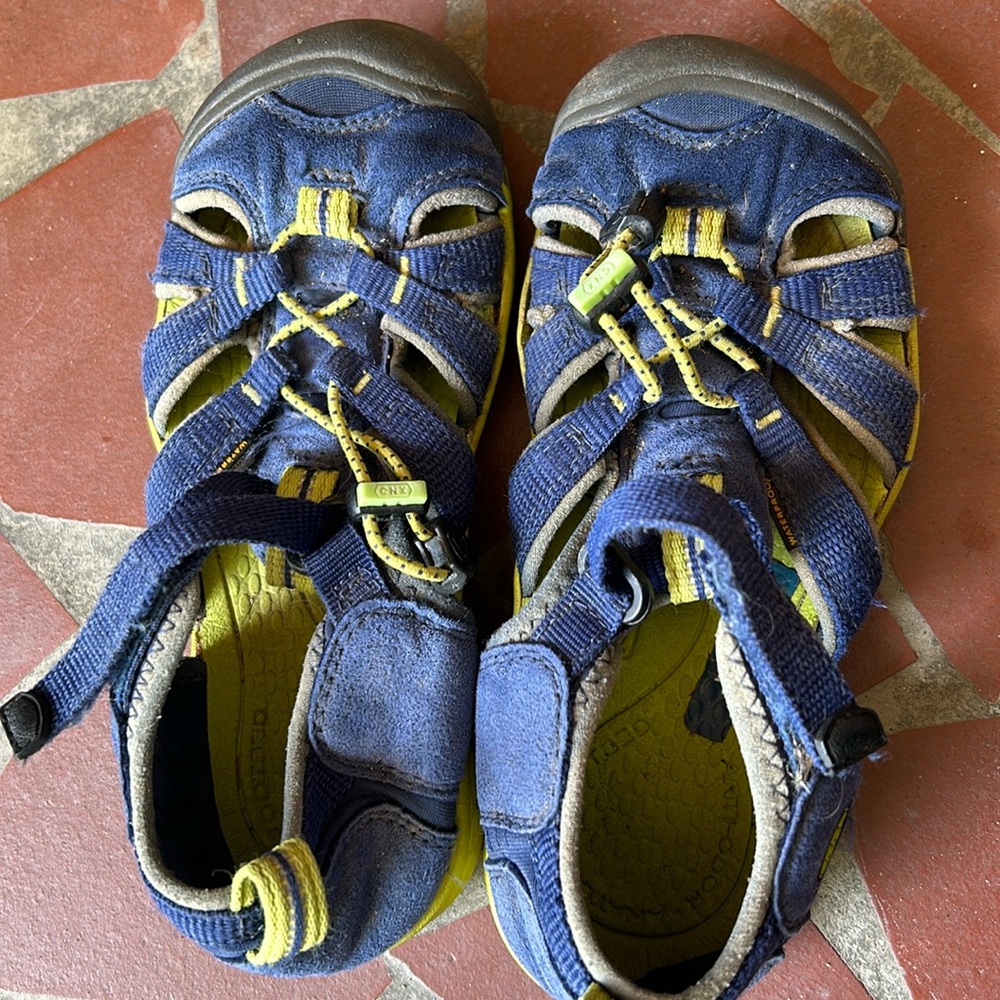 Keen water shoes little kid size 12 (estimated)